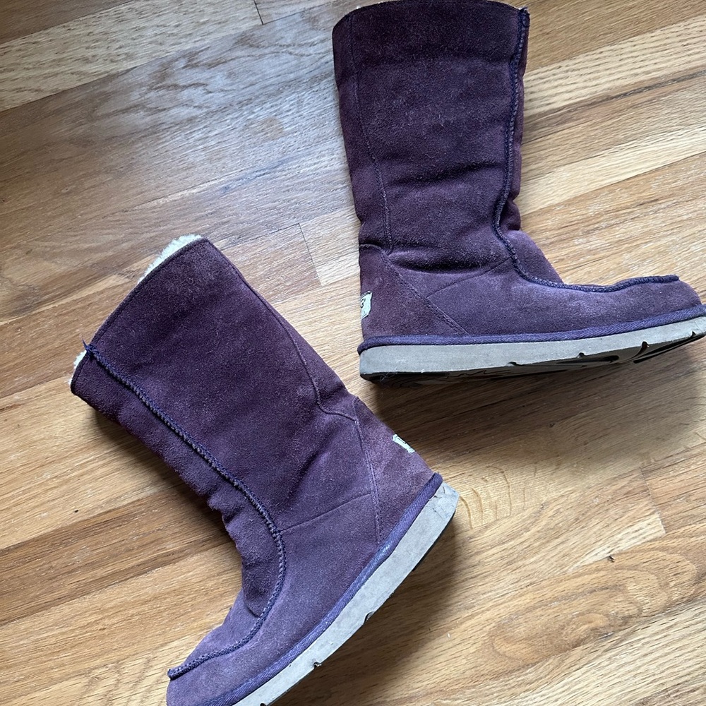 Ugg Boots Women's 7 Purple Mid Calf Tall Suede
Shearling Lined Pull On Winter